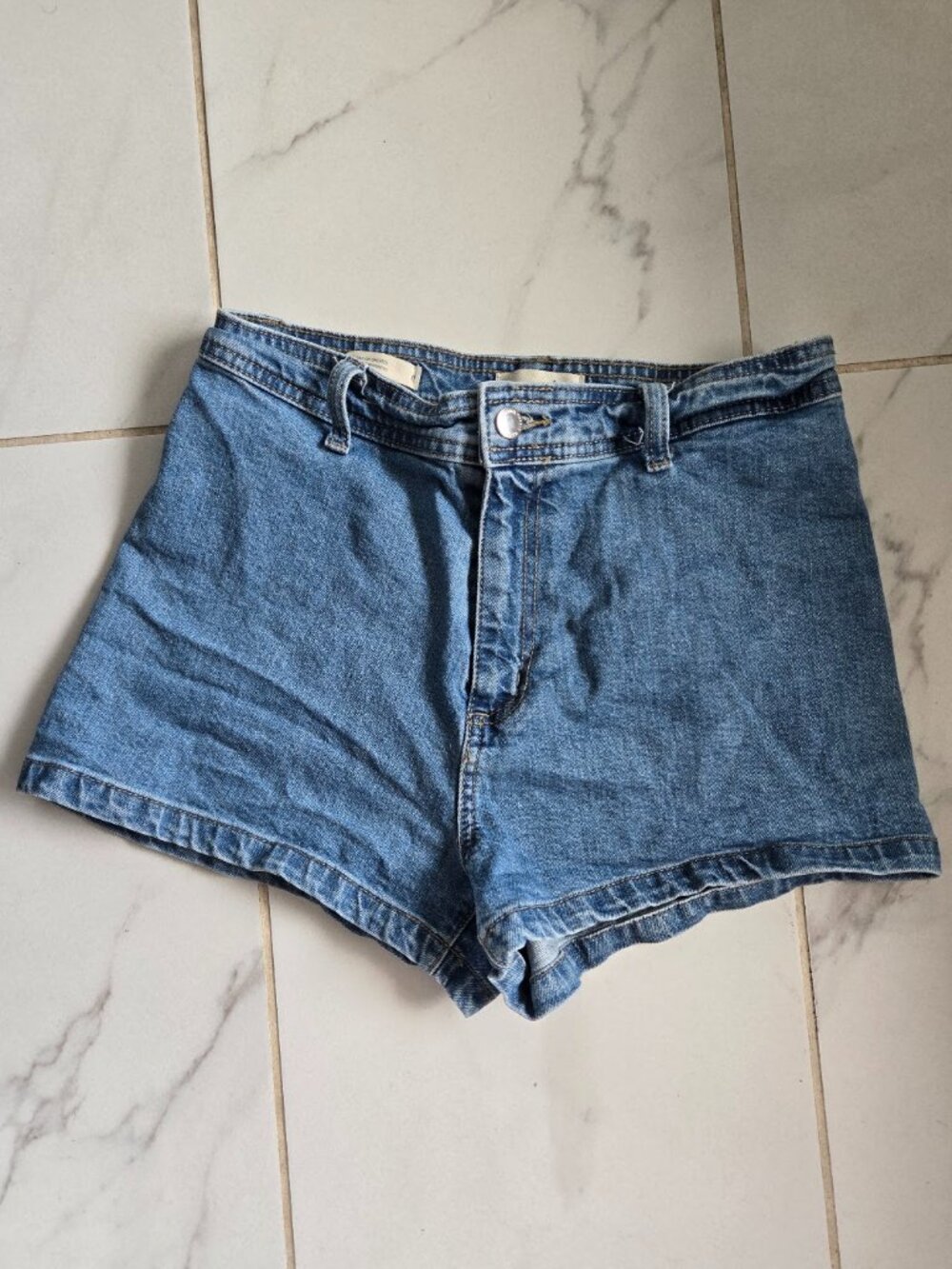 Universal Threads Mid Wash High Rise Denim Sailor Shorts Size 6